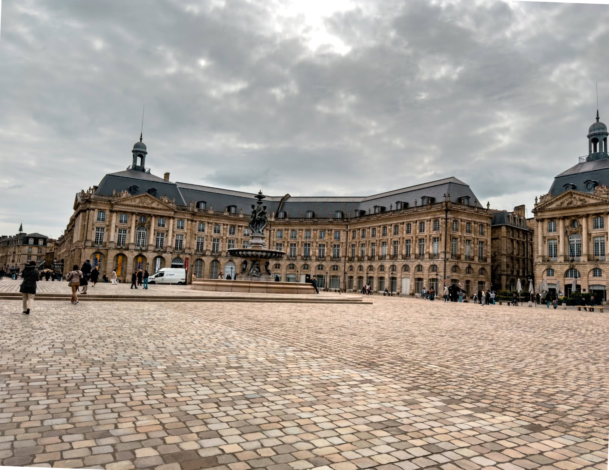 Bordeaux Travel Guide (2).png